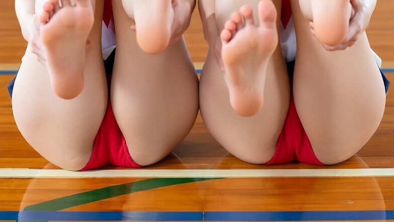 体育座りからの両脚上げ